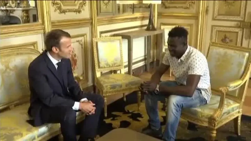 Macron recibe en el Elíseo al héroe de Mali que escaló un edificio para salvar a un niño