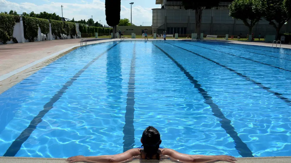 Imagen de archivo de la piscina municipal de San Jorge, en Huesca.