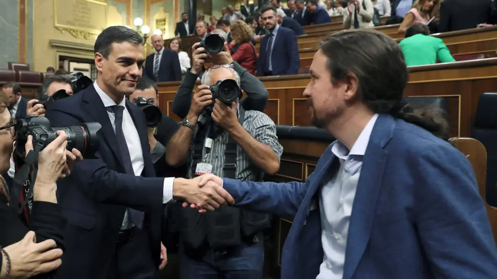 Pedro Sánchez y Pablo Sánchez el día de la moción de censura a Rajoy