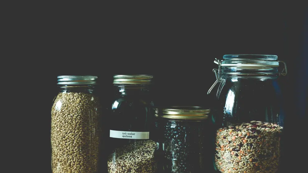 Las legumbres y la quinoa son dos de los alimentos que pueden salvarnos de un apuro en la cocina.