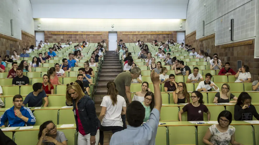 Estudiantes aragoneses preparándose para hacer la selectividad el año pasado