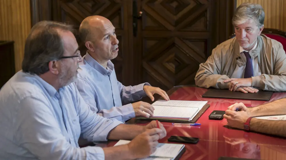 Carlos Pérez Anadón, Carmelo Asensio y Pedro Santisteve, en la reunión del pasado  jueves.