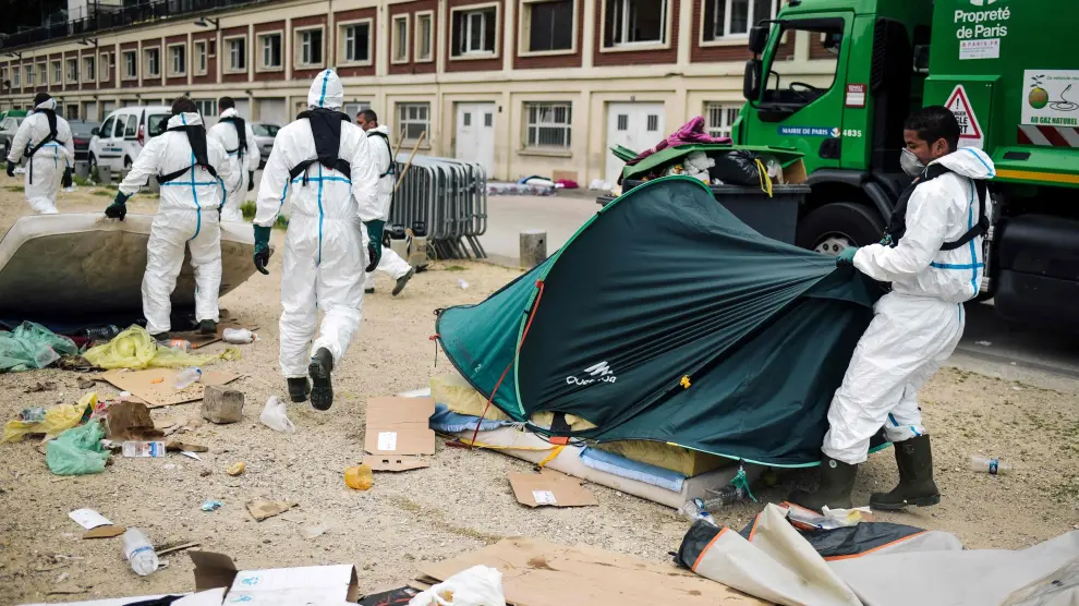 La Policía evacúa dos campamentos con un millar de inmigrantes en París
