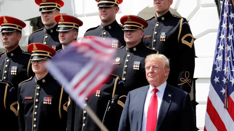Trump, durante el homenaje a la bandera celebrado este martes en la Casa Blanca.