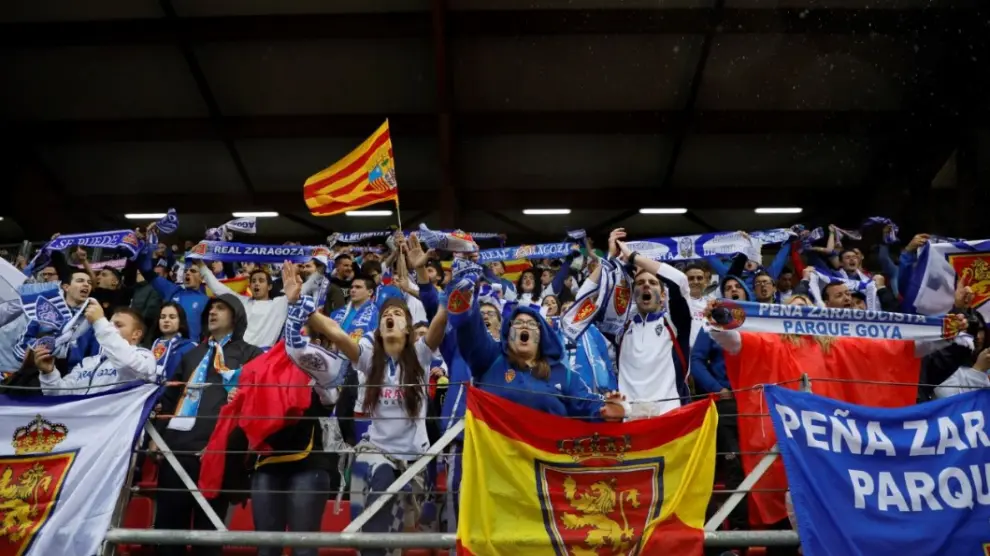 Aficionados zaragocistas durante el partido de 'play off' contra el Numancia