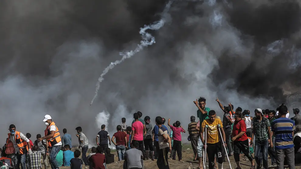 Decenas de manifestantes en Gaza.