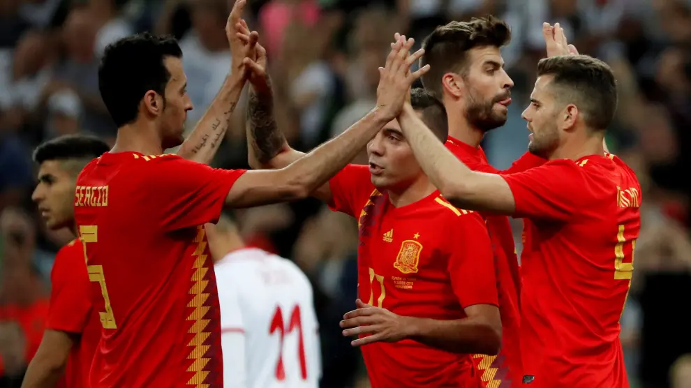 Los jugadores de España celebran el gol de la victoria