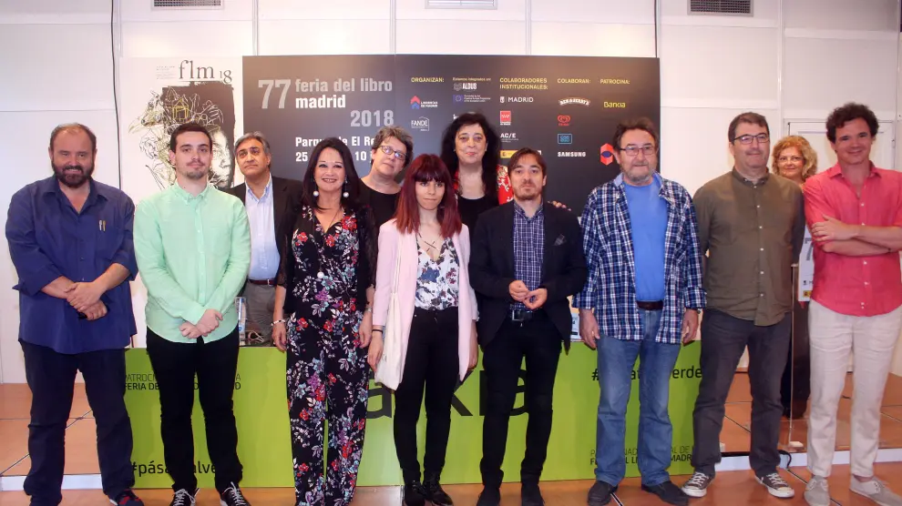 Autores y editores aragoneses participantes en el acto con Ignacio Escuín, Director general de Cultura del Gobierno aragonés