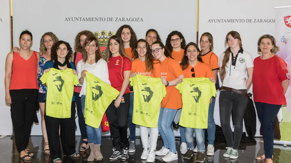 Representantes de 15 federaciones deportivas, este martes en el Ayuntamiento de Zaragoza