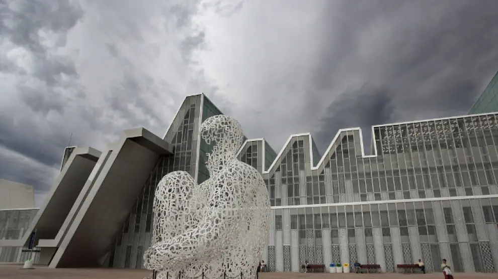 La escultura el Alma del Ebro de Jaume Plensa y el Palacio de los Congresos