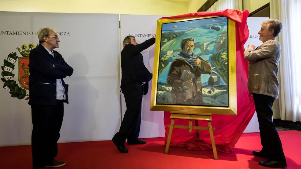 Belloch y Santisteve descubren el retrato del exalcalde socialista ante la mirada de Jorge Gay.