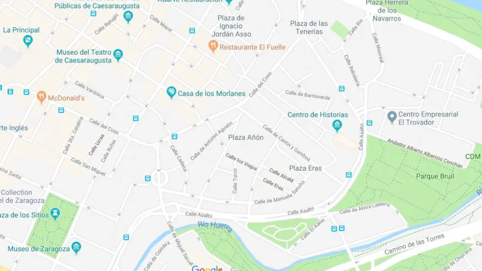 El ciclista se ha caído cuando circulaba por cerca de la plaza de la Magdalena de Zaragoza.