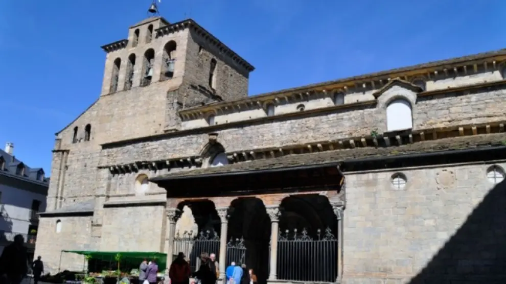 La catedral de Jaca, rebautizada en honor a San Pedro de Cepeda, de OT... según Wikipedia