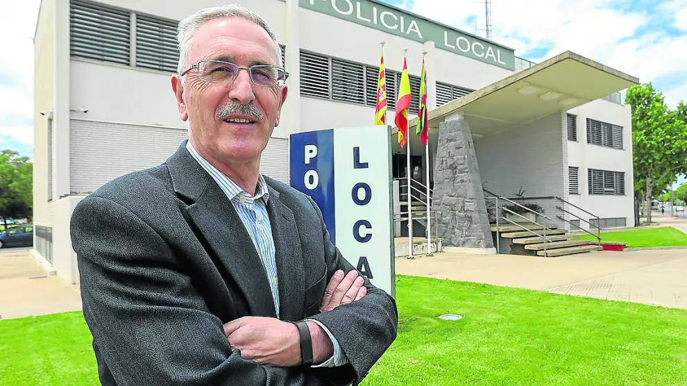 lberto Edroso tomó el mando de la Policía Local de Huesca en 2001 tras de once años de jefe en Jaca.