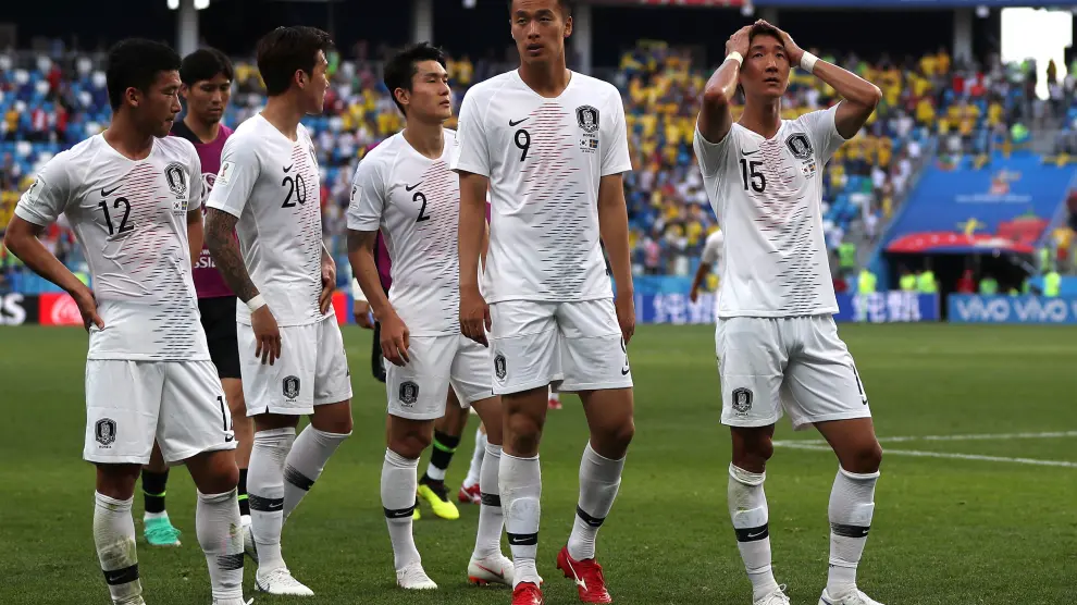 Jugadores de Corea del Sur, durante el partido ante Suecia de este lunes.