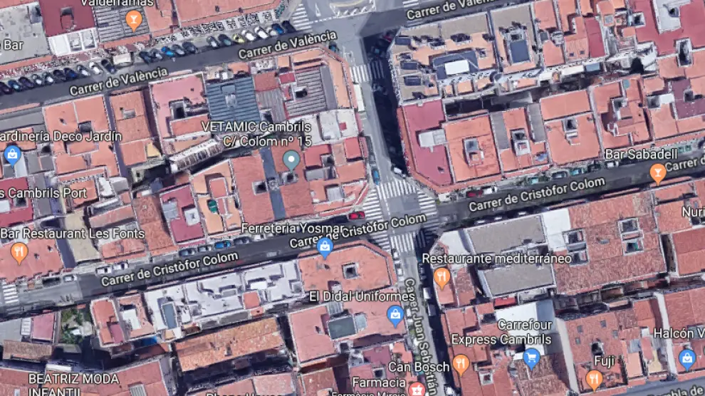 El hombre yacía inconsciente en la calle Colom, cerca de la calle Juan Sebastián Elcano de Cambrils.