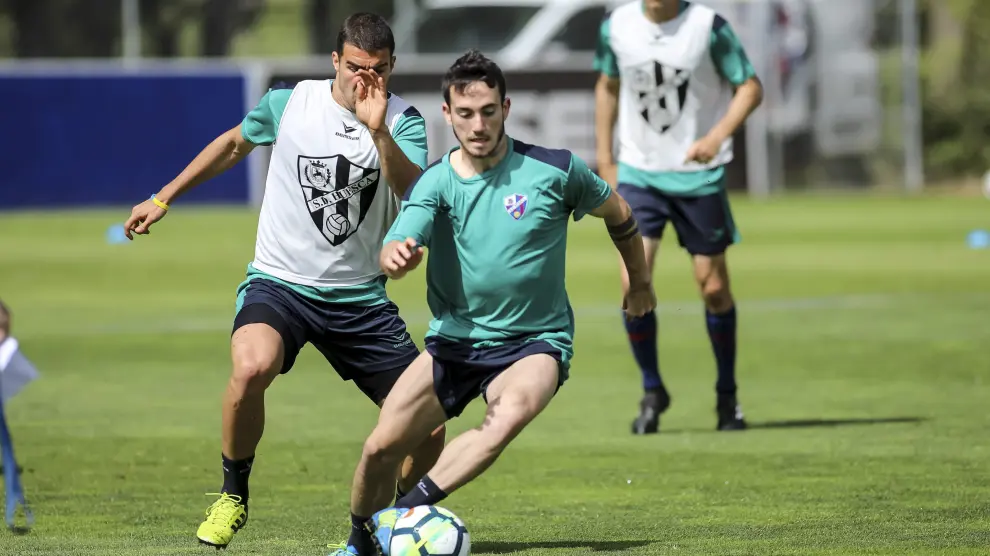 Rulo Prieto, en imagen durante un entrenamiento, es uno de los jugadores que no tienen sitio en el Huesca para la próxima campaña.