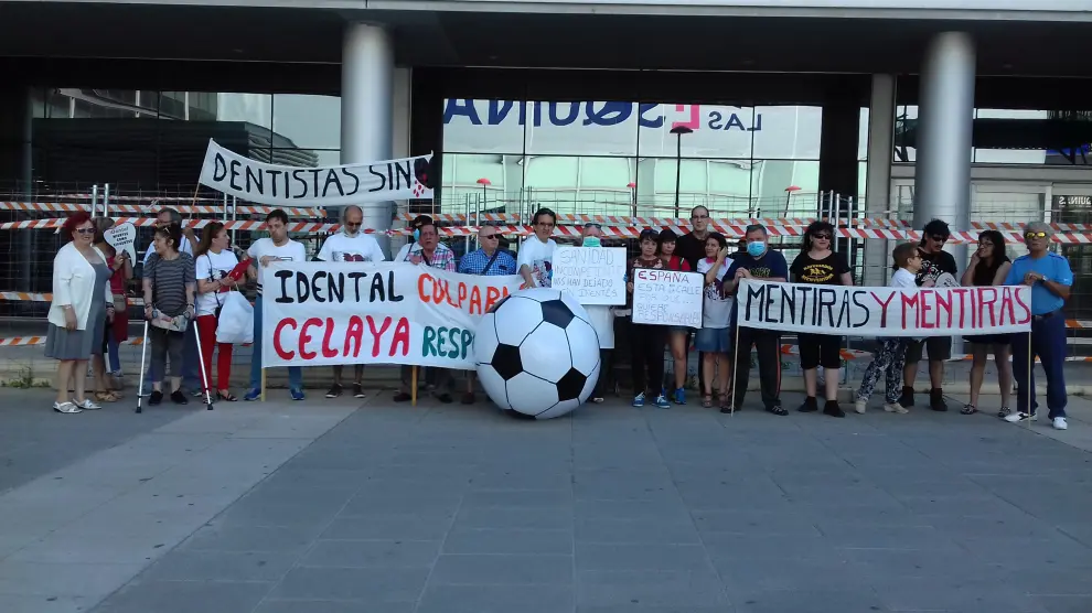 Protesta de afectados de iDental en Zaragoza.