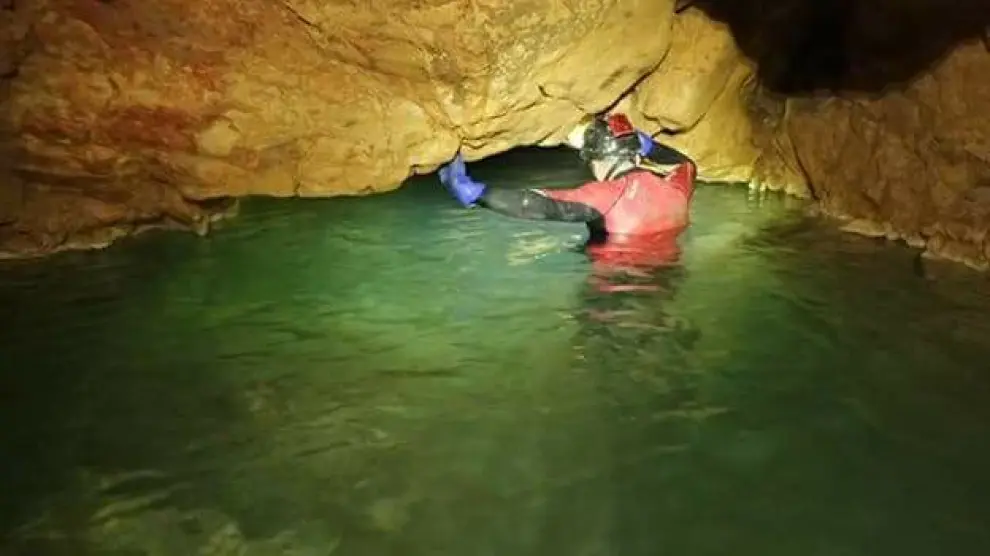 Interior de la cueva de Óbriga, en una imagen facilitada por vecinos de El Vallecillo.