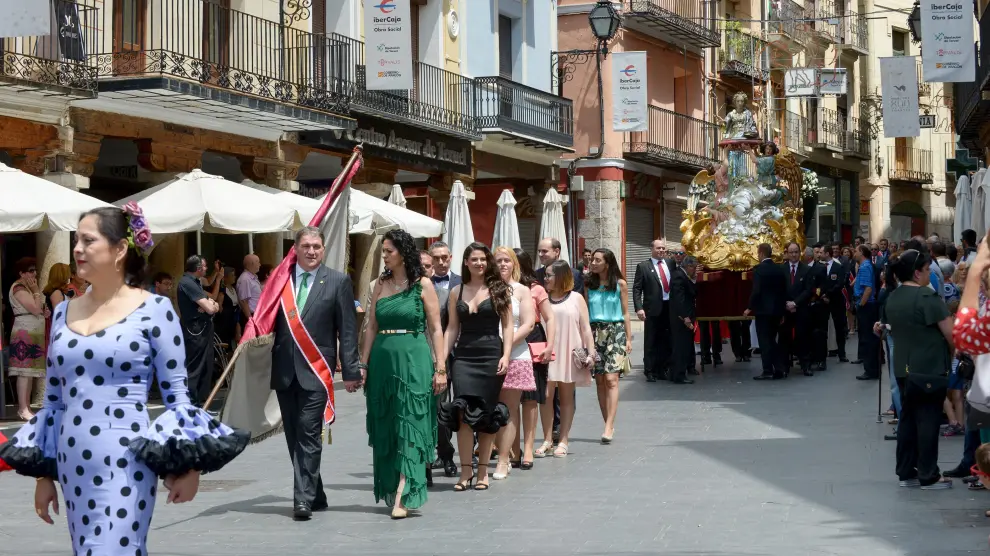 Desfile del Seisado por la plaza del Torico.