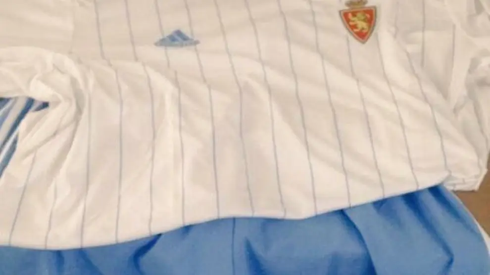 Diseño de la camiseta del Real Zaragoza para la temporada que entra