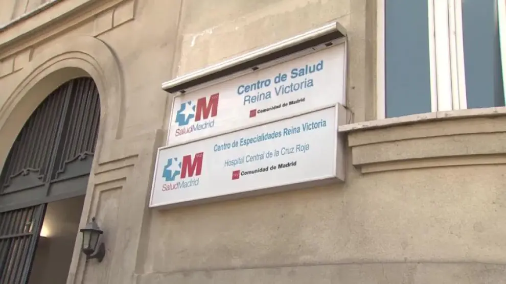 Apuñalan a un vigilante en un centro de salud de Madrid