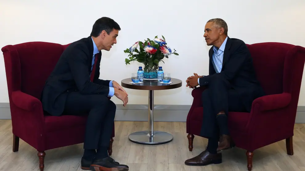 Pedro Sánchez tuvo un encuentro con el expresidente de Estados Unidos Barack Obama en un hotel de Madrid.