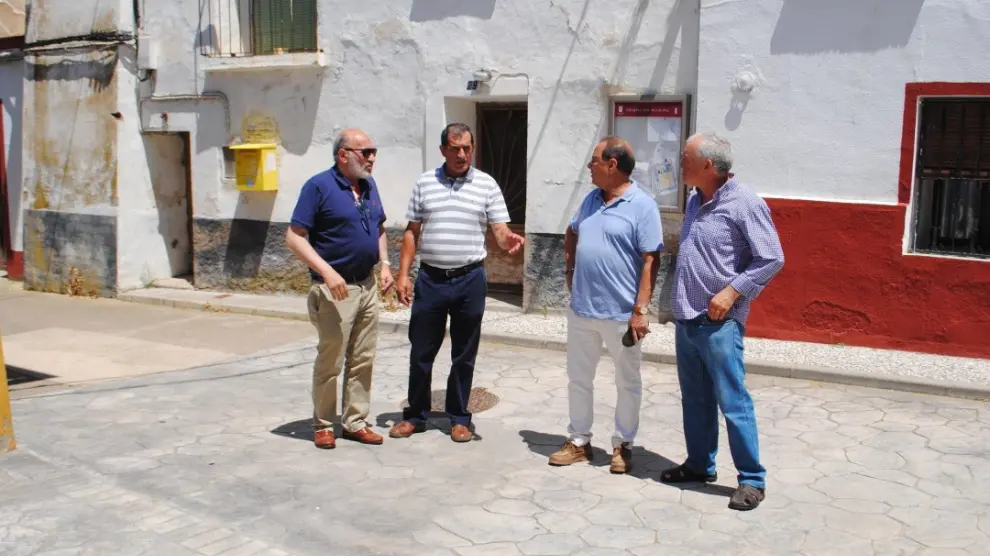 Visita del alcalde y del concejal de Barrios a las mejoras de la pedanía de Torres.