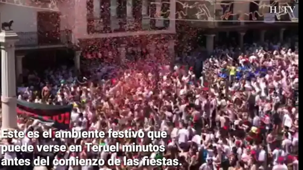Teruel se tiñe de blanco y rojo minutos antes del comienzo de las fiestas de la Vaquilla