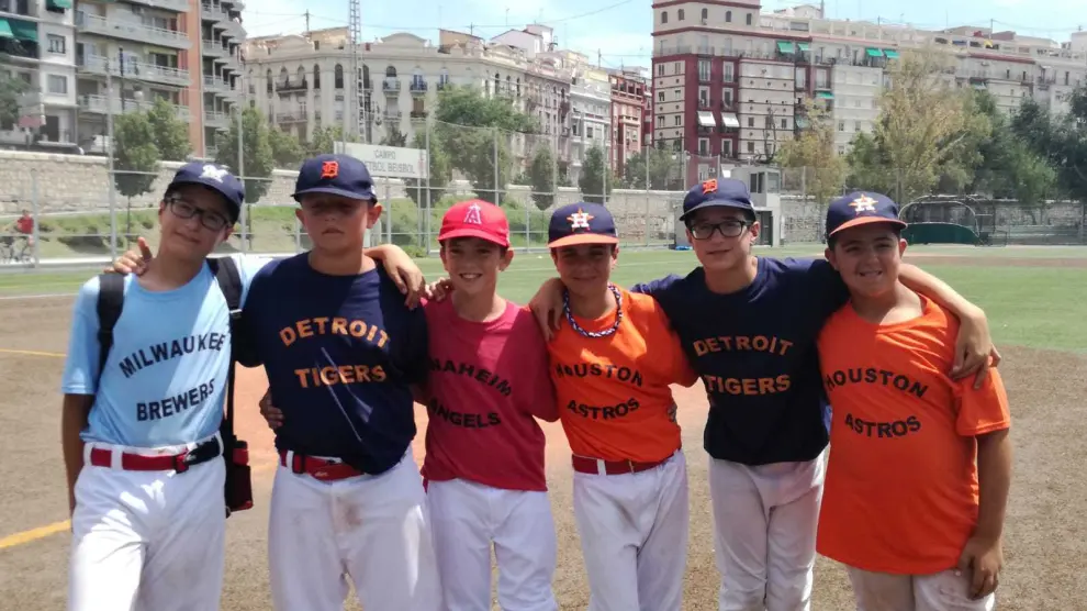 Los seis jóvenes que han participado en el campus de Valencia.