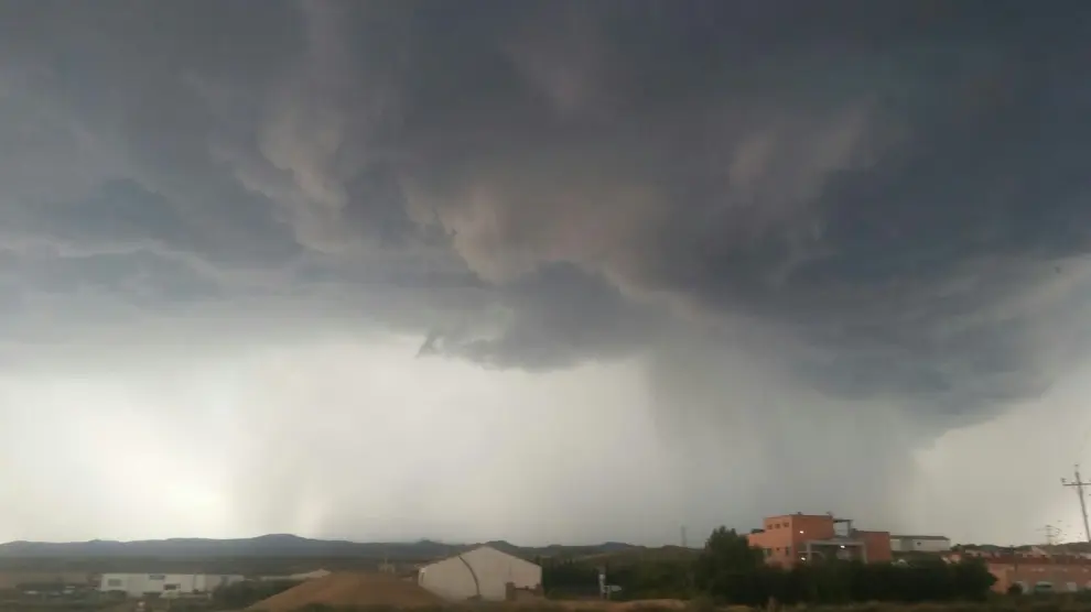 Una impresionante imagen de la tormenta tomada desde Alcubierre.