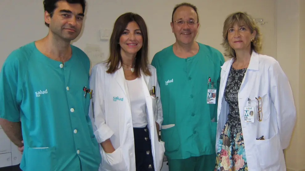 De izquierda a derecha, los urólogos Manuel Sánchez, Raquel Espílez, Fernando Estrada y Mª Jesús Gil, jefa de Servicio de Urología del Servet