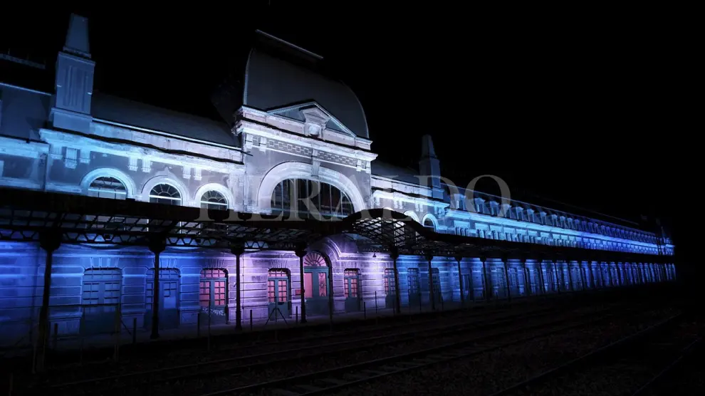 Iluminación nocturna de la estación en septiembre de 2015