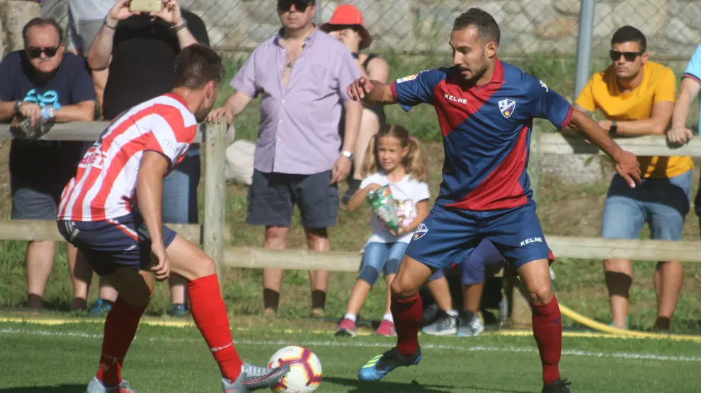 Ferreiro durante el primer amistoso que el Huesca disputó este sábado en Benasque contra el Monzón (5-0).