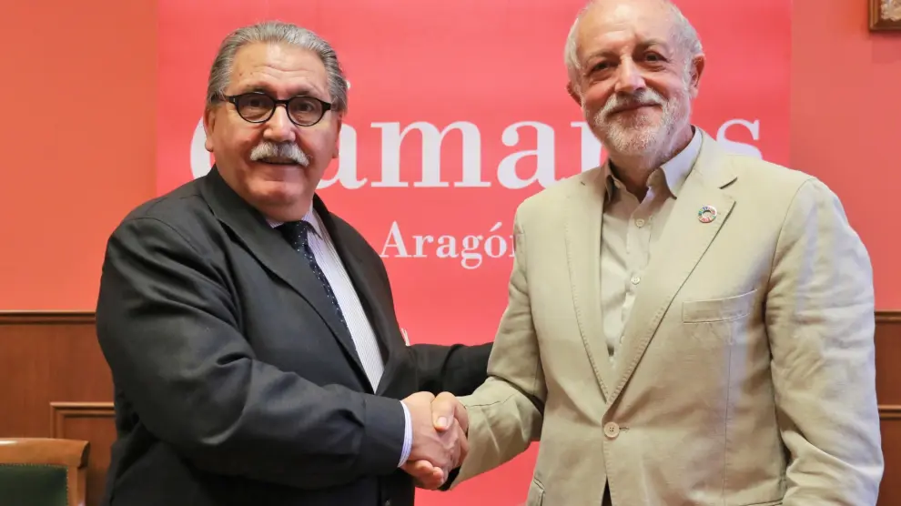 Manuel Teruel y José Ángel Rupérez tras la firma del convenio de colaboración