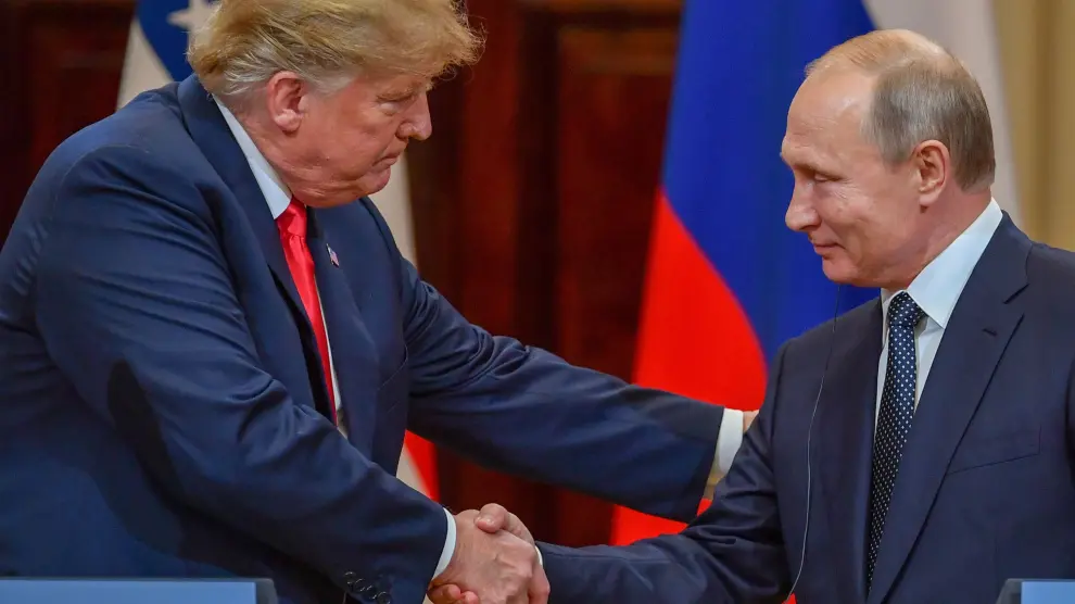 Donald Trump y Vladimir Putin, ante los medios de comunicación.