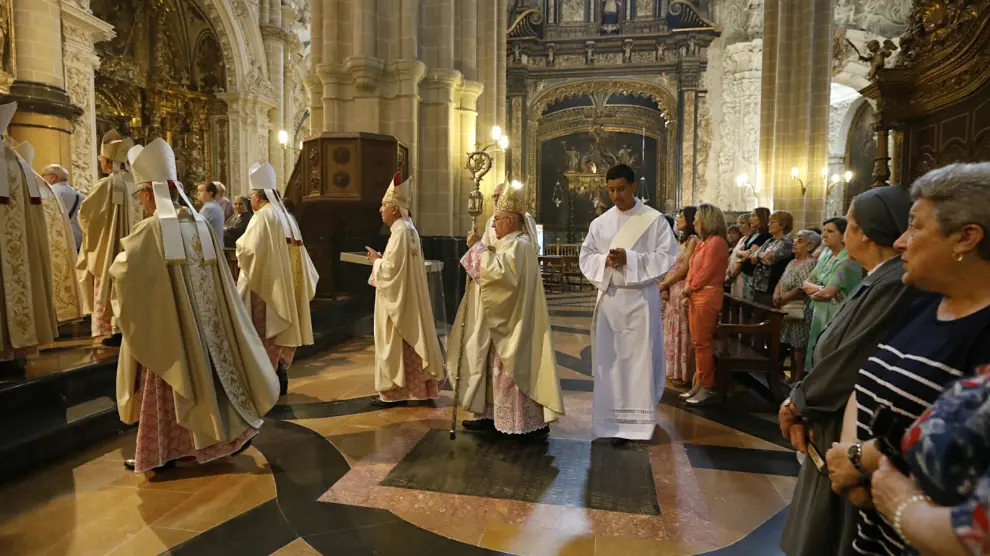 Misa estacional celebrada por el arzobispo de Zaragoza.