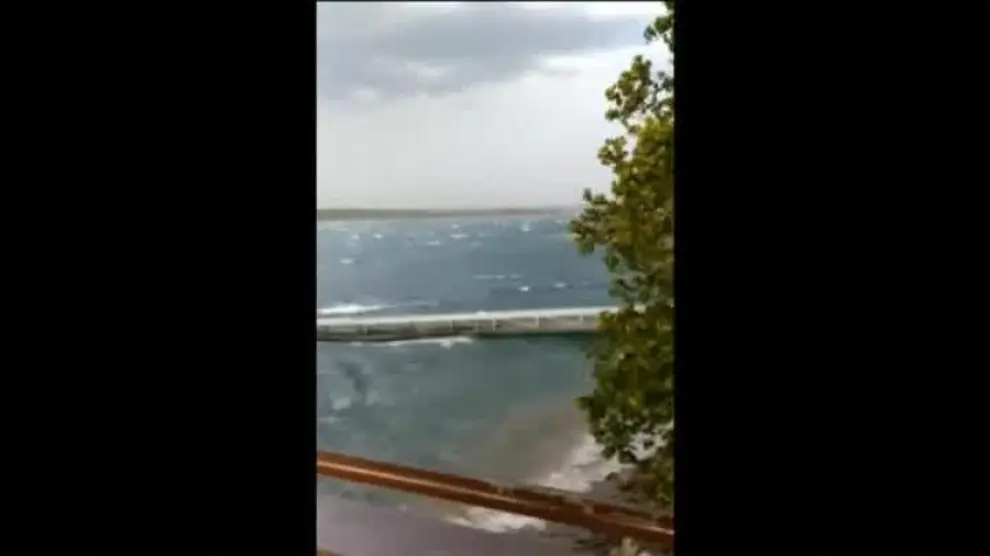 Al menos 17 muertos y varios desaparecidos al volcarse un barco turístico en un lago de Misuri