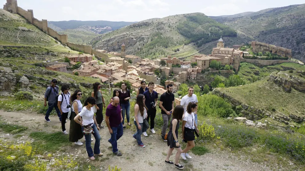 Un grupo de visitantes, alumnos de un máster de patrimonio, en una reciente estancia en Albarracín.