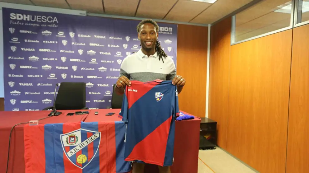 Presentación del jugador de la SD Huesca Rúben Semedo