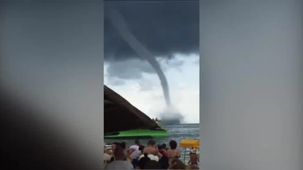 Un tornado en el Mar Negro sorprende a decenas de bañistas