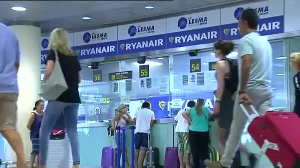 Ryanair amenaza con despidos si siguen las huelgas