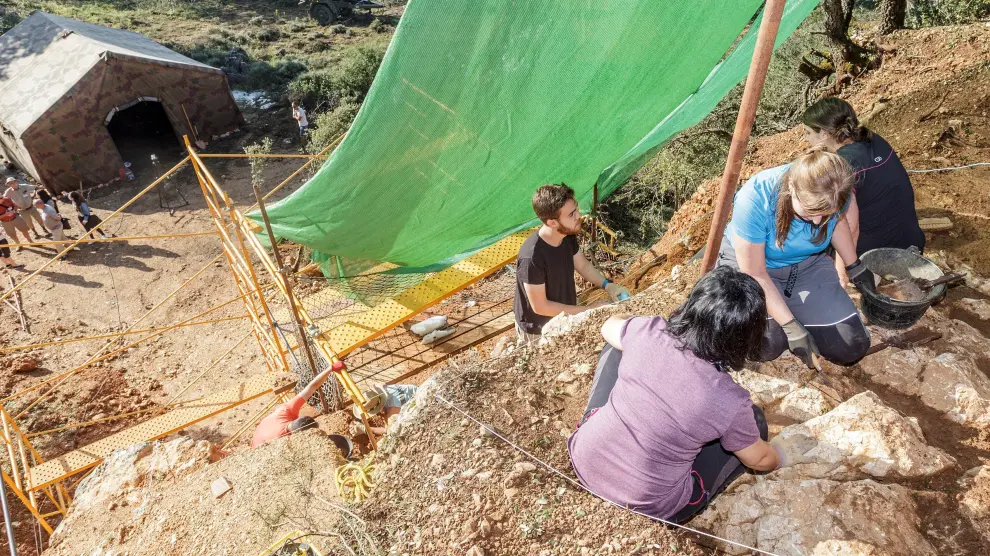 Excavaciones en el yacimiento de la Cueva Fantasma, en Atapuerca.