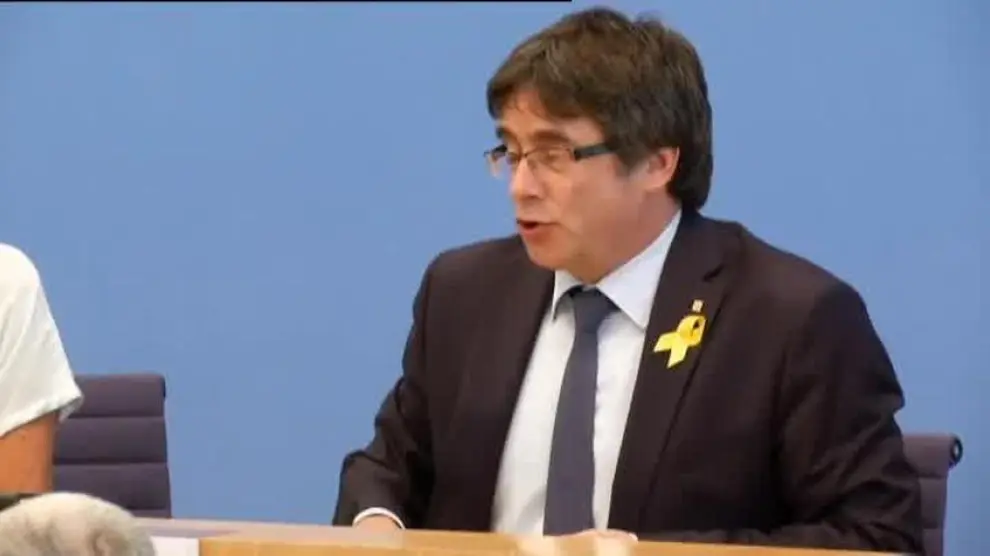 Puigdemont: "No voy a tardar 20 años en pisar suelo catalán