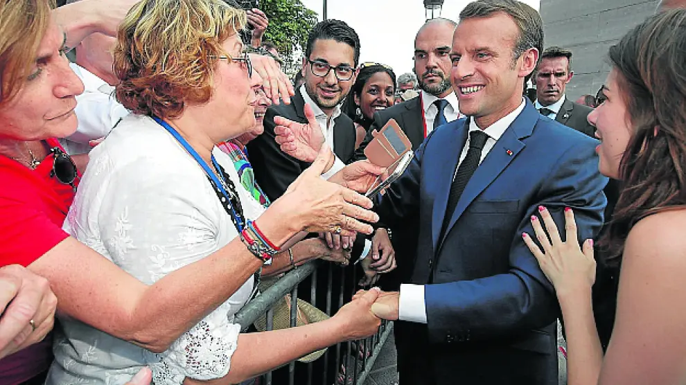 Macron no está ahora para fiestas ni para 'toures'.