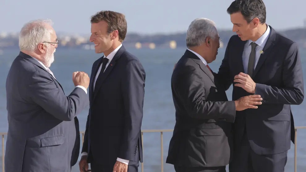 Miguel Arias Cañete, Emmanuel Macron, Antonio Costa y Pedro Sánchez en la cumbre de Lisboa