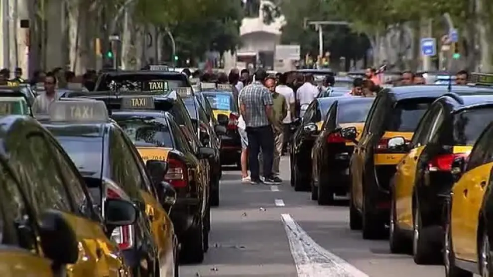 Los taxistas declaran la huelga indefinida y seguirán colapsando Barcelona