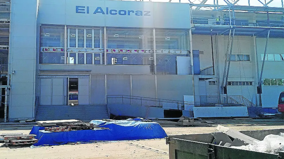 El edificio central del estadio ya va mostrando su nueva cara.