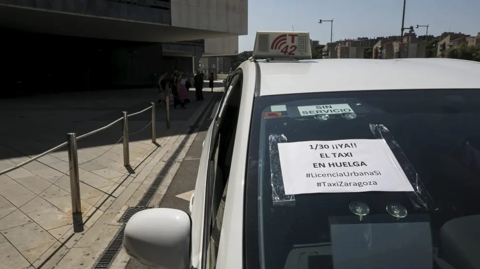 Los servicios mínimos para la huelga de taxi son del 10%, es decir, 170 vehículos.