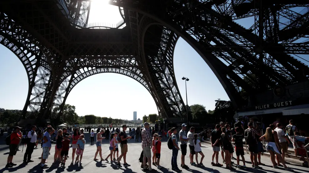 En 2017, la Torre Eiffel recibió la visita de 6,2 millones de visitantes.